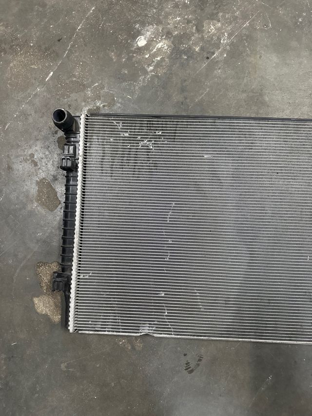 Radiador Agua Golf 7 R 300 5Q0121251EP