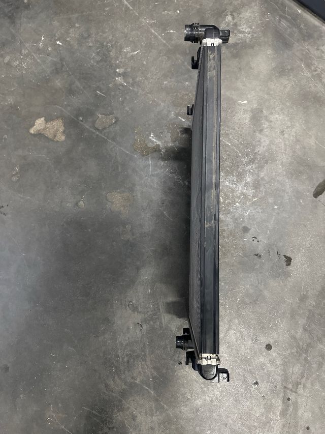 Radiador Agua Golf 7 R 300 5Q0121251EP