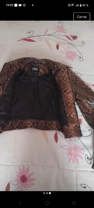Chaqueta efecto piel serpiente