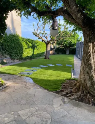 Servicio de jardinería y césped artificial