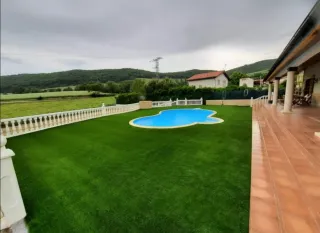 Servicio de jardinería y césped artificial