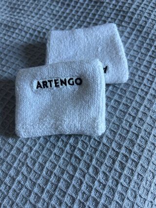 Pelotas de tenis y muñequera