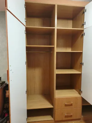 Armario espacioso madera