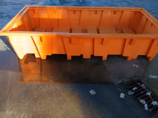 Cubeta naranja de plástico resistente,escucho ofer