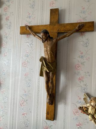 Crucifijo antiguo de madera