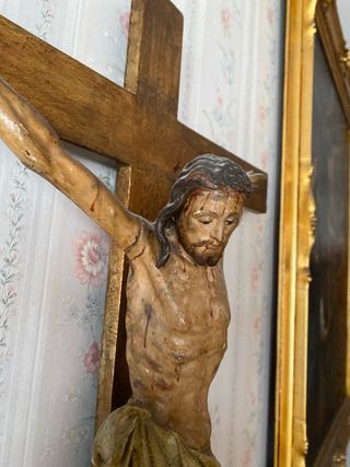 Crucifijo antiguo de madera