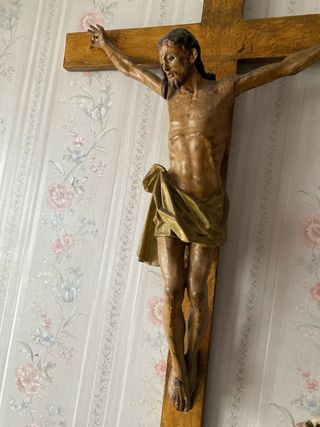 Crucifijo antiguo de madera