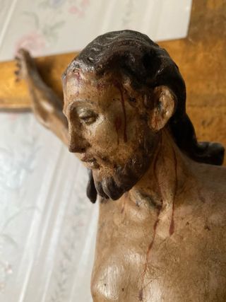 Crucifijo antiguo de madera