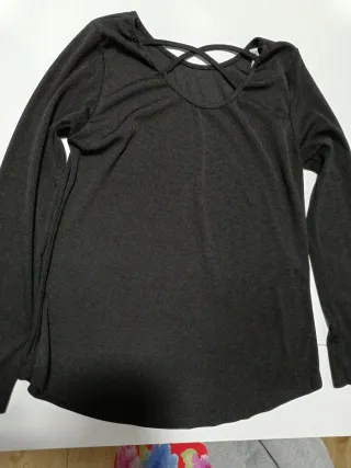 Blusa negra manga larga con escote cruzado