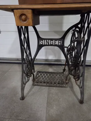 Maquinaria antigua de coser Singer