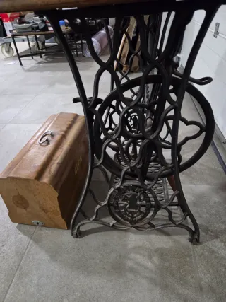 Maquinaria antigua de coser Singer