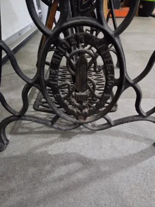 Maquinaria antigua de coser Singer