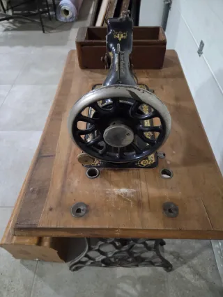 Maquinaria antigua de coser Singer