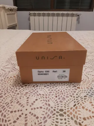 Zapatos de salón ante negros talla 38.