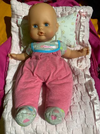 Muñeco Nenuco con camita y cojín