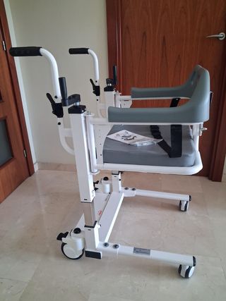 Silla de transferencia con grúa incorporada