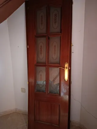 Puerta madera maciza con cristales,dos de salón y