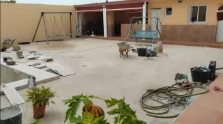 Servicio de jardinería y césped artificial