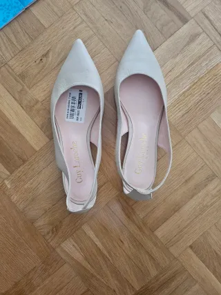 Zapatos destalonados Guy Laroche beige T.36