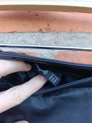 Falda Mini Negra Bordada Flores y Grulla