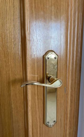 Puerta maciza de pino