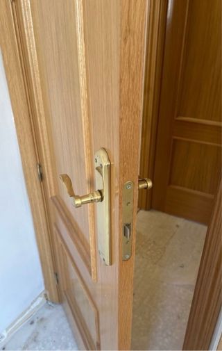 Puerta maciza de pino