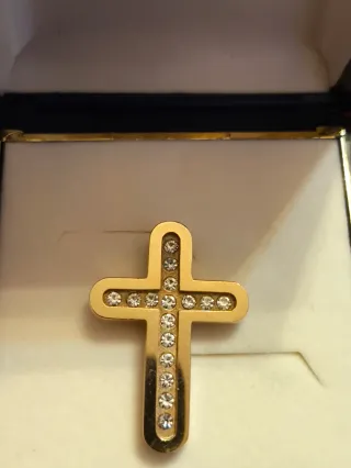 Cruz con circonitas, acabado oro