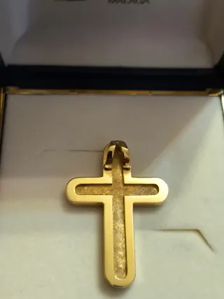 Cruz con circonitas, acabado oro