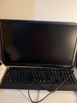 Monitor Lenovo 24' con soporte y regalo