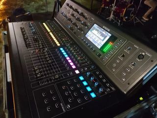 Midas M32 Mesa de Mezclas Digital