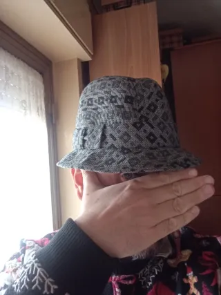 Cappello Barbisio in tweed grigio e nero