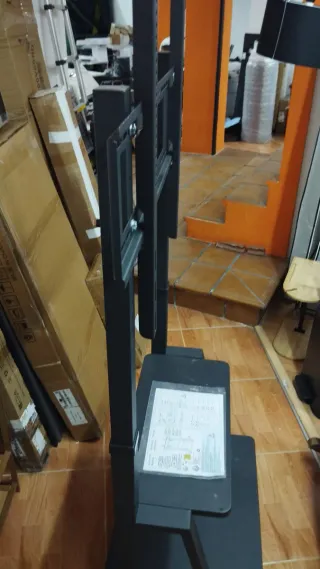 Soporte TV con ruedas y bandeja