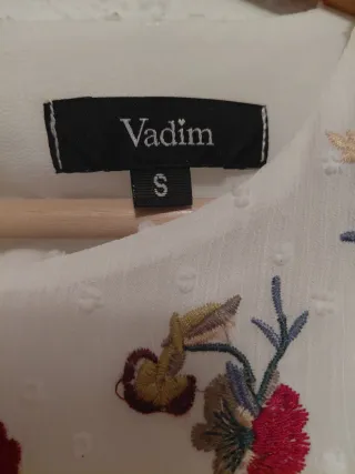 Blusa de verano bordada