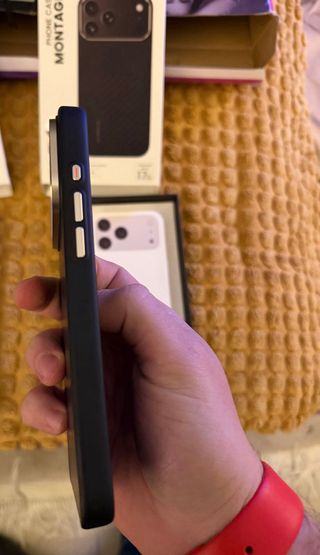 Custodia Benks Kevlar iPhone 17 Pro Max montage