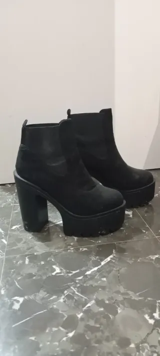 Botines de tacón negros