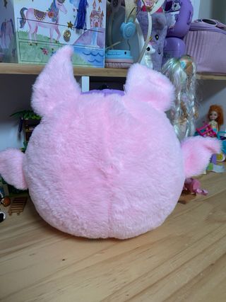 Peluche de murciélago morado y rosa