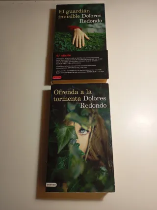 Lote 2 libros Dolores Redondo