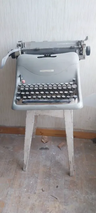 Máquina de escribir antigua