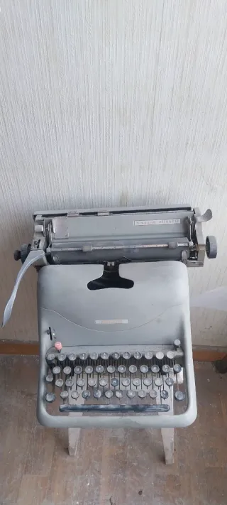 Máquina de escribir antigua