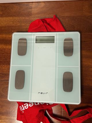 Báscula digital Nevir