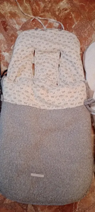 Carro de bebé con accesorios