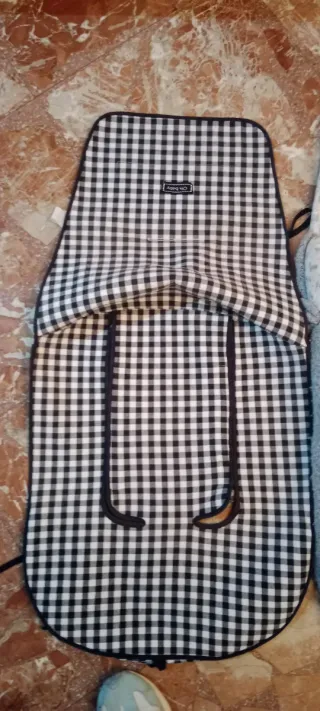 Carro de bebé con accesorios