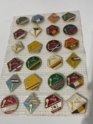 Colección Pins Italia 90 FIFA World Cup completa