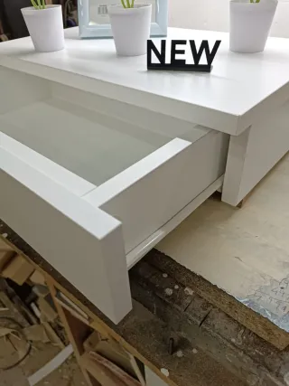 Scaffale con cassetto bianco