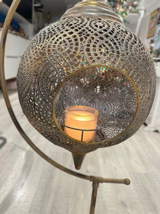 Farol decorativo de metal calado estilo oriental