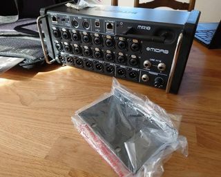 Midas MR18 Mezclador Digital + Bolsa