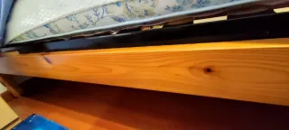 Letto singolo in legno