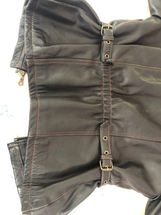 Chaqueta de buen cuero para mujer.