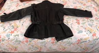 Chaqueta de buen cuero para mujer.