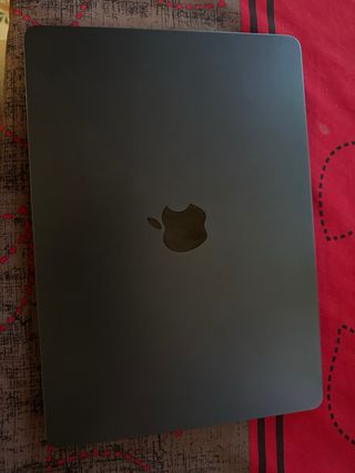 MacBook Air 13” M2 – 8GB RAM / 256GB SSD